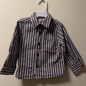 4/30$ A campus shirt 24months